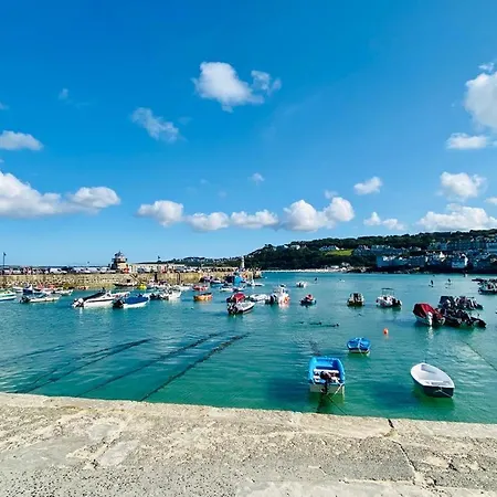 Ideally Located In Downalong * St Ives (Cornwall)
